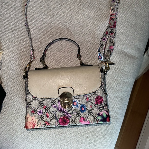Cute bag with pretty flower print 🌸 - Picture 5 of 9